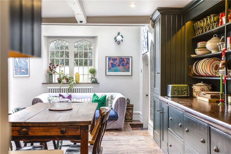 8 bedroom house, Castlefields, Calne SN11 - Available