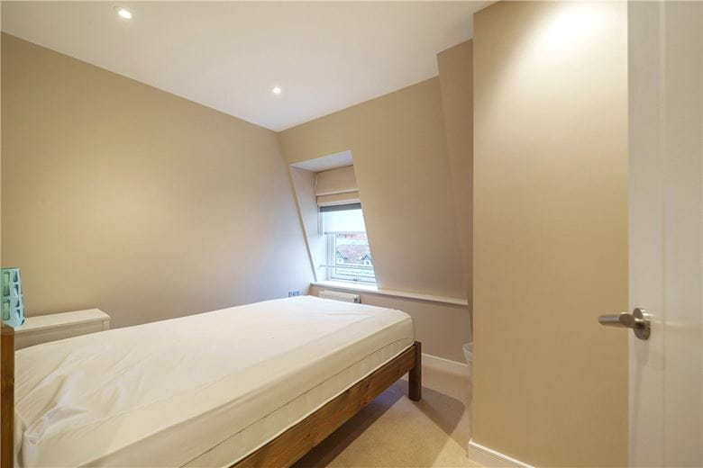 2 bedroom flat, High Street, Marlborough SN8