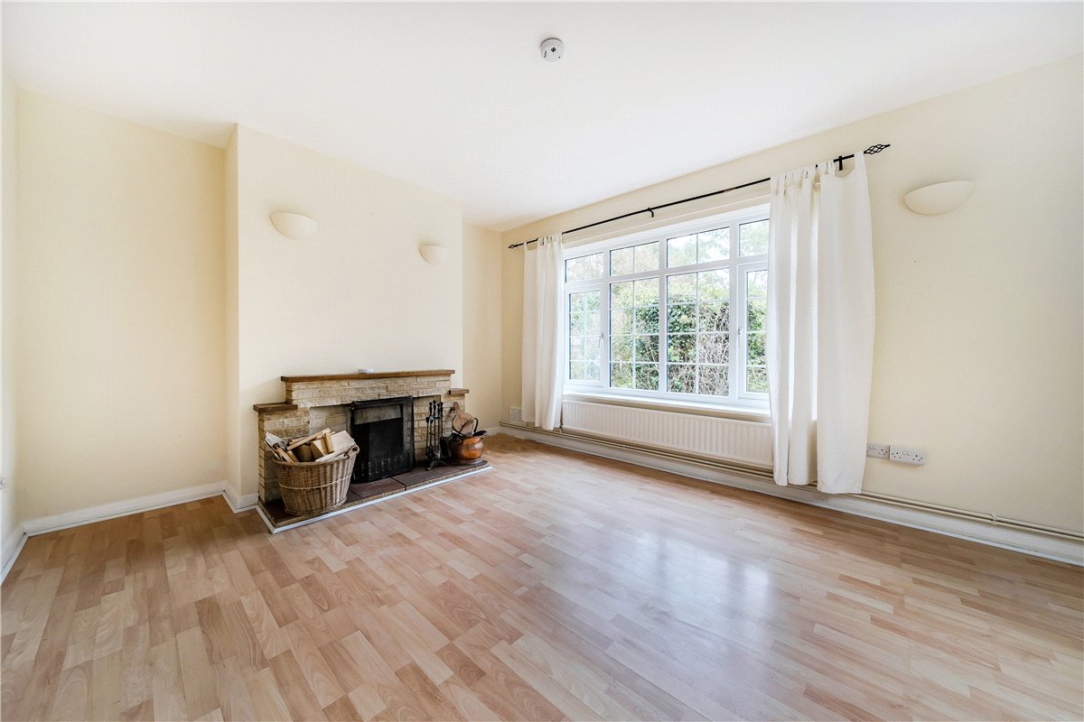 2 bedroom bungalow, Aldbourne Road, Baydon SN8 - Available