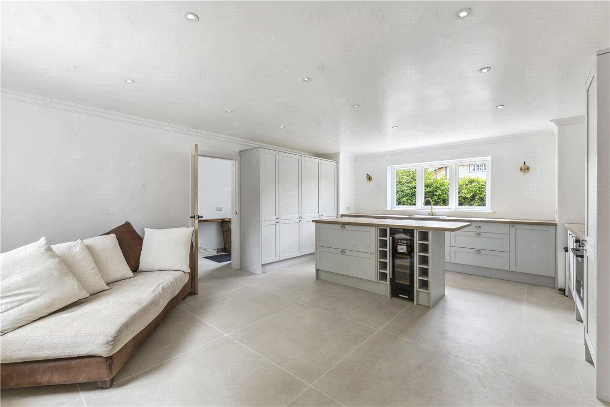 4 bedroom house, High Street, Burbage SN8 - Let Agreed