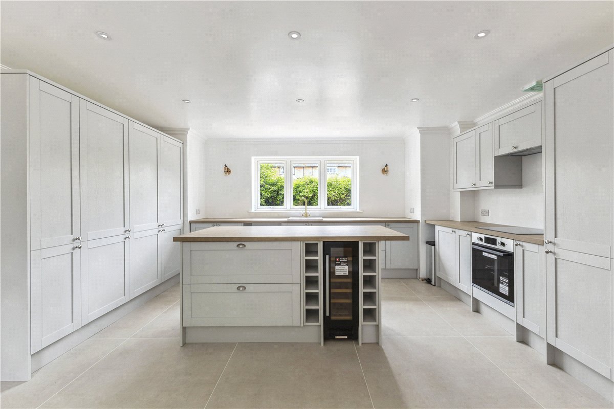 4 bedroom house, High Street, Burbage SN8 - Let Agreed