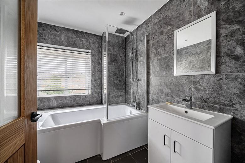 2 bedroom maisonette, High Street, Marlborough SN8 - Available