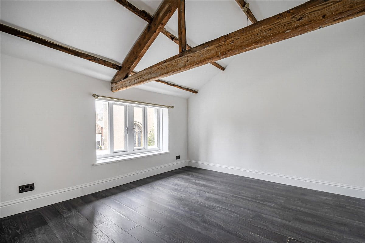 2 bedroom maisonette, High Street, Marlborough SN8 - Available