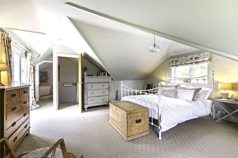 4 bedroom house, High Street, Manton SN8 - Available