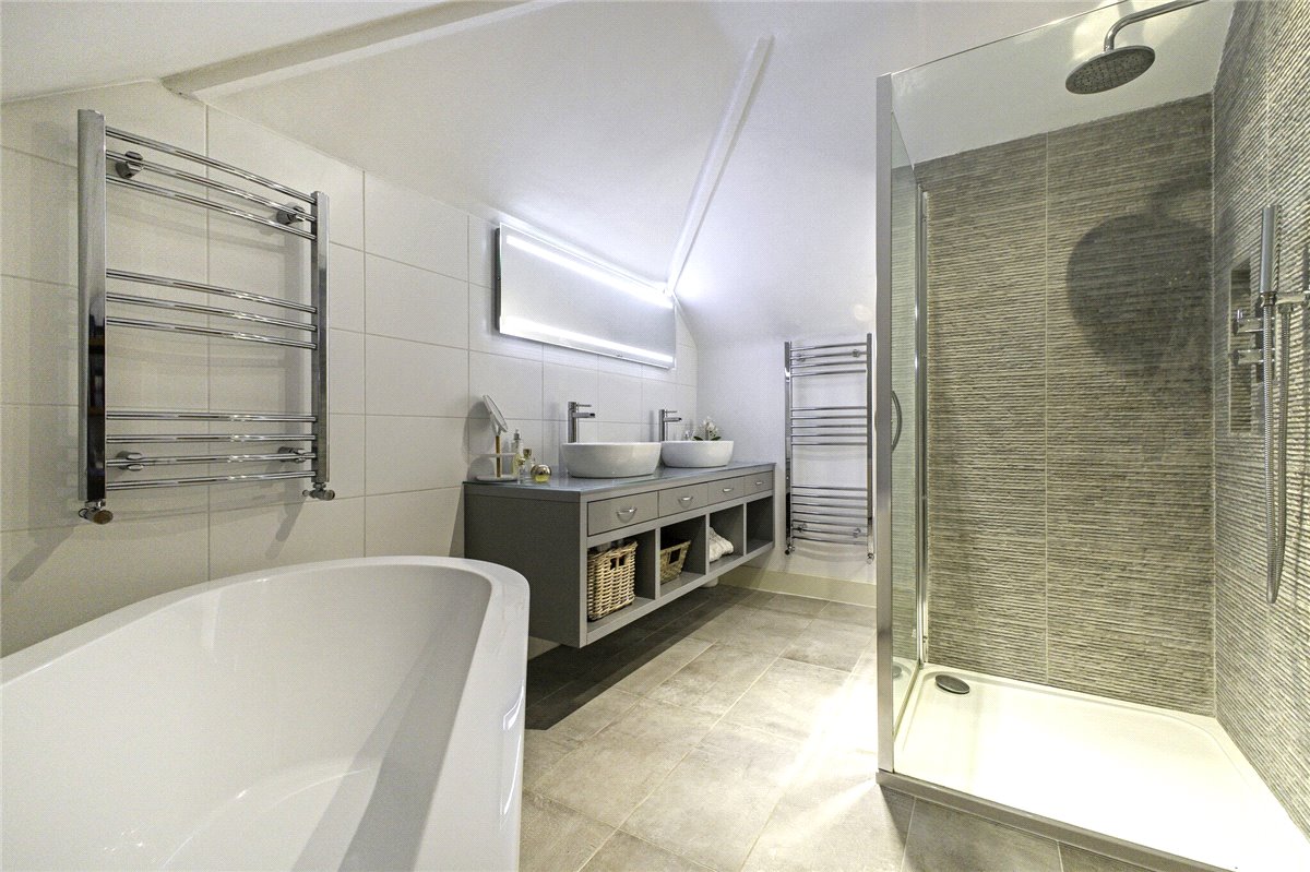 4 bedroom house, High Street, Manton SN8 - Available