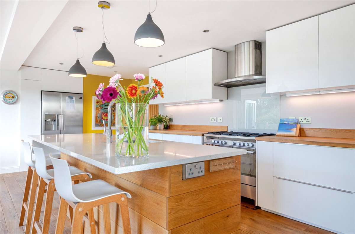 4 bedroom house, High Street, Manton SN8 - Available