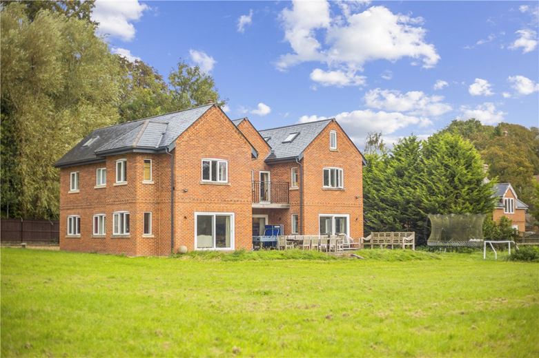 9 bedroom house, Bath Road, Marlborough SN8 - Available