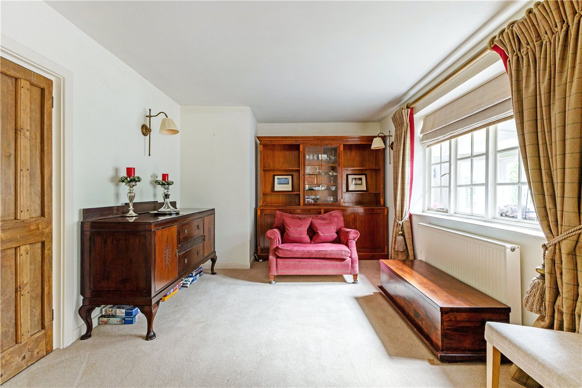 6 bedroom house, Hyde Lane, Marlborough SN8 - Available