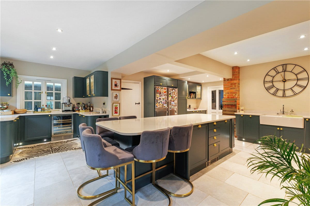 5 bedroom house, Bath Road, Marlborough SN8 - Available