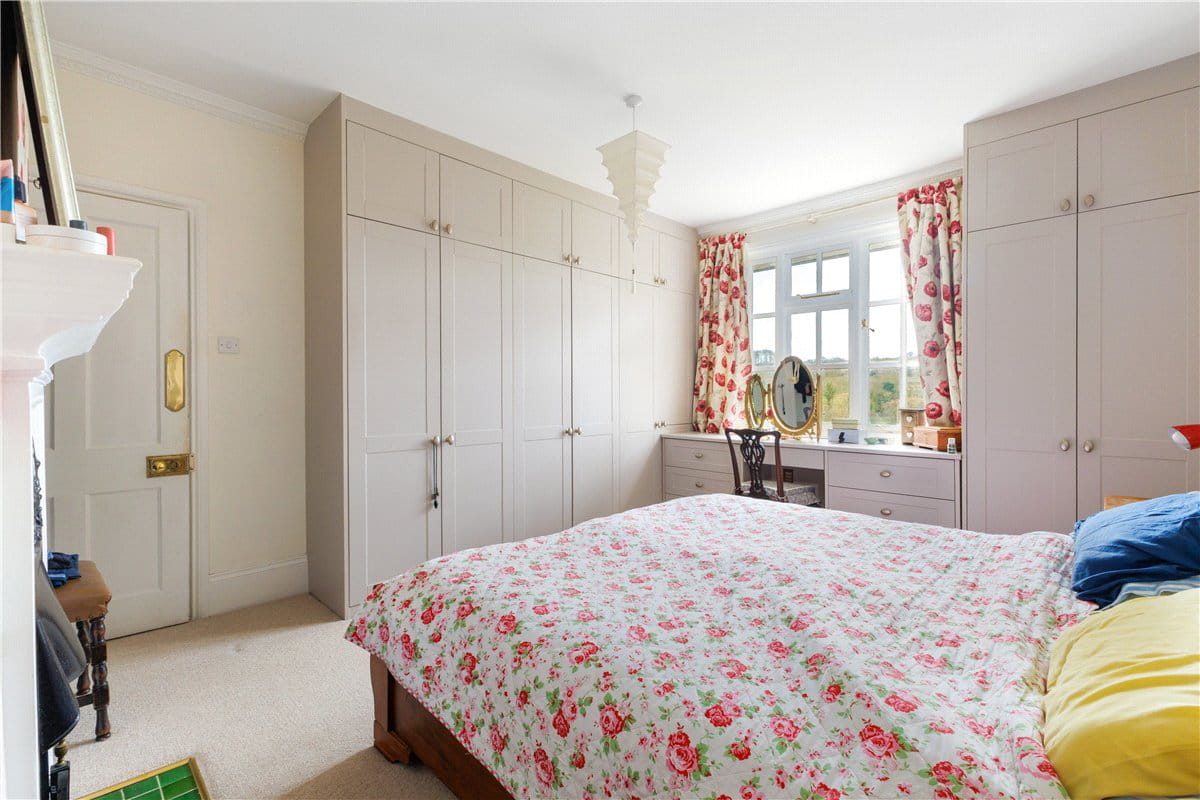 5 bedroom house, Bath Road, Marlborough SN8 - Available