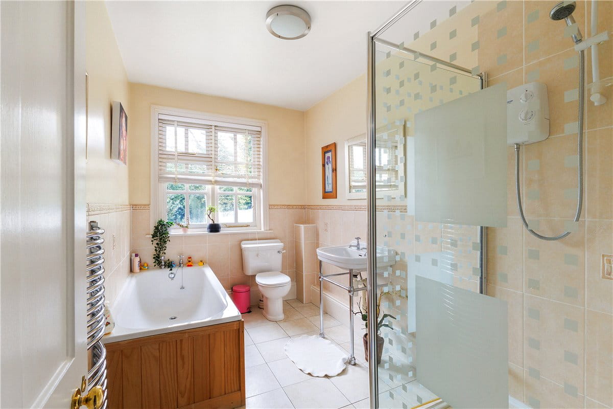 5 bedroom house, Bath Road, Marlborough SN8 - Available