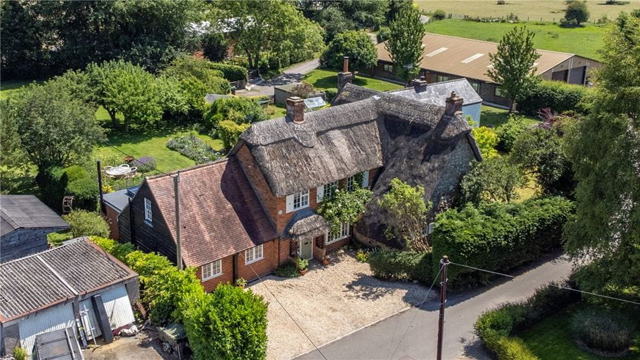 4 bedroom house, Lower Fyfield, Marlborough SN8 - Available