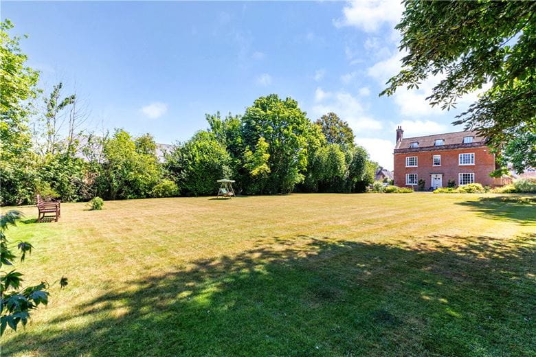 8 bedroom house, Hodson Road, Chiseldon SN4 - Available
