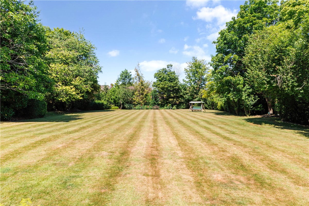 8 bedroom house, Hodson Road, Chiseldon SN4 - Available