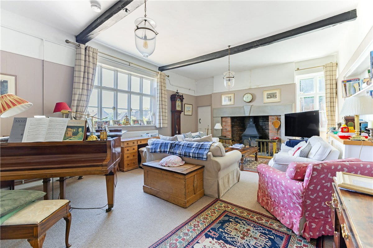 8 bedroom house, Hodson Road, Chiseldon SN4 - Available