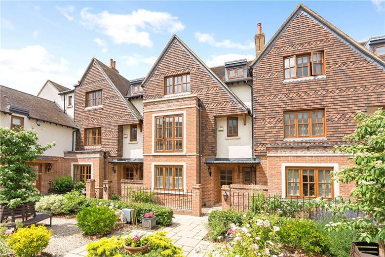 4 bedroom house, Cromwell Court, Marlborough SN8 - Available