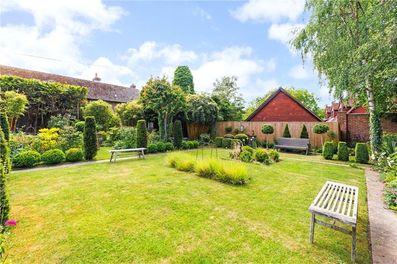 3 bedroom house, Lockeridge, Marlborough SN8 - Available