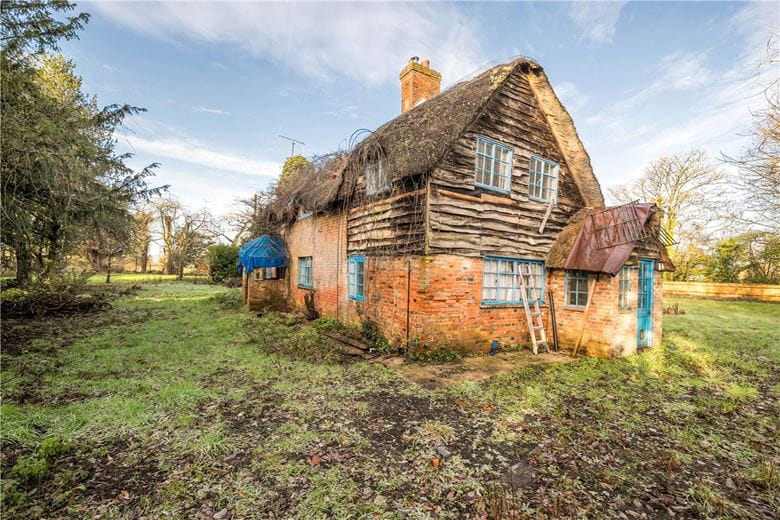 3 bedroom house, Westcourt, Burbage SN8 - Available