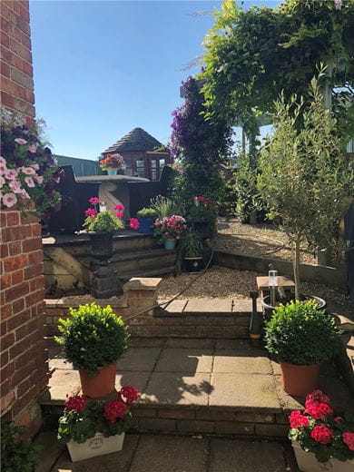 3 bedroom house, High Street, Marlborough SN8 - Available