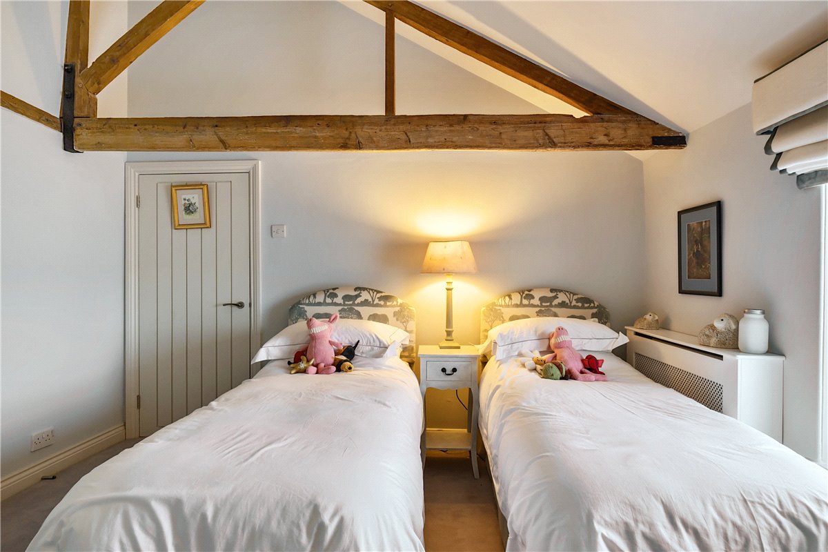 3 bedroom house, High Street, Marlborough SN8 - Available