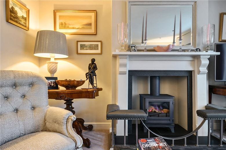 3 bedroom house, High Street, Marlborough SN8 - Available