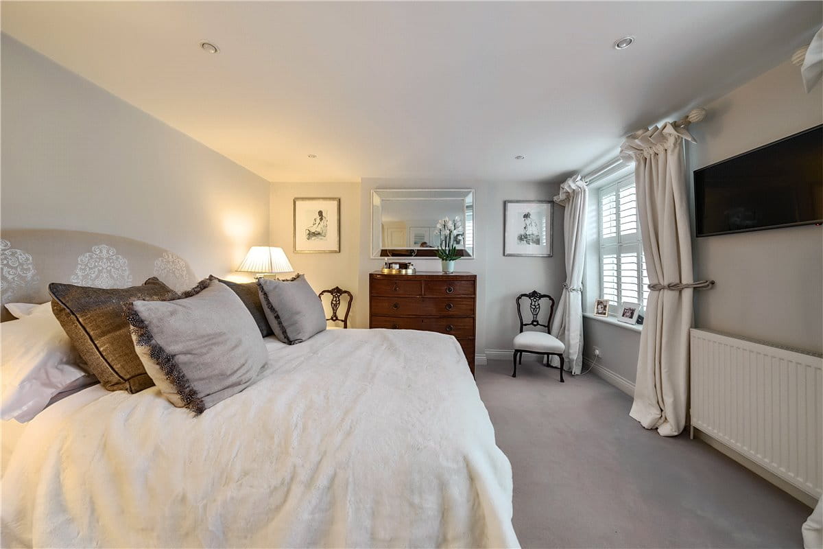 3 bedroom house, High Street, Marlborough SN8 - Available