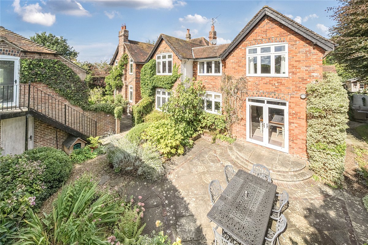 5 bedroom house, Leaze Road, Marlborough SN8 - Available