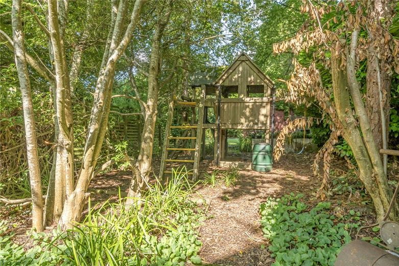 5 bedroom house, Leaze Road, Marlborough SN8 - Available