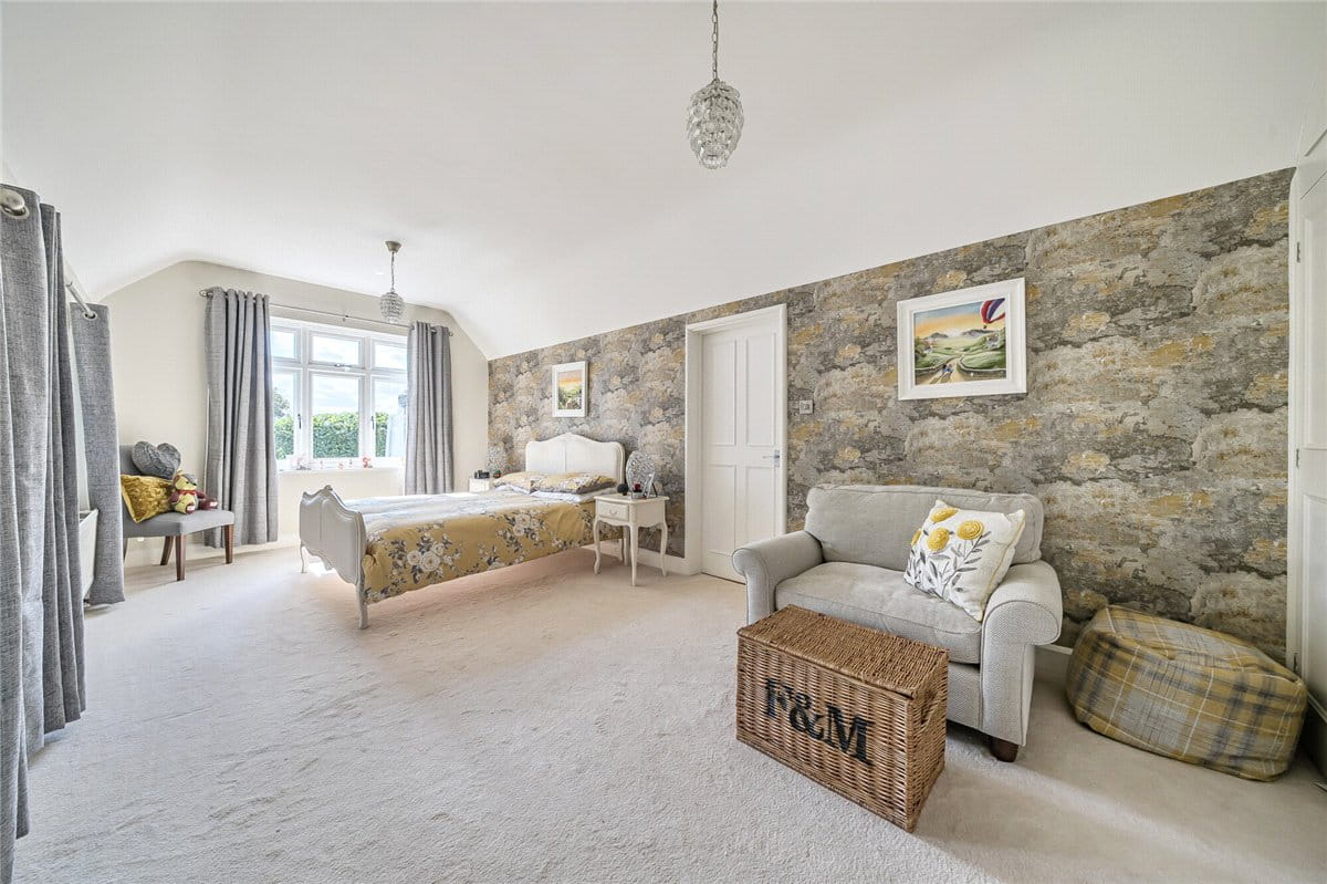 5 bedroom house, Leaze Road, Marlborough SN8 - Available