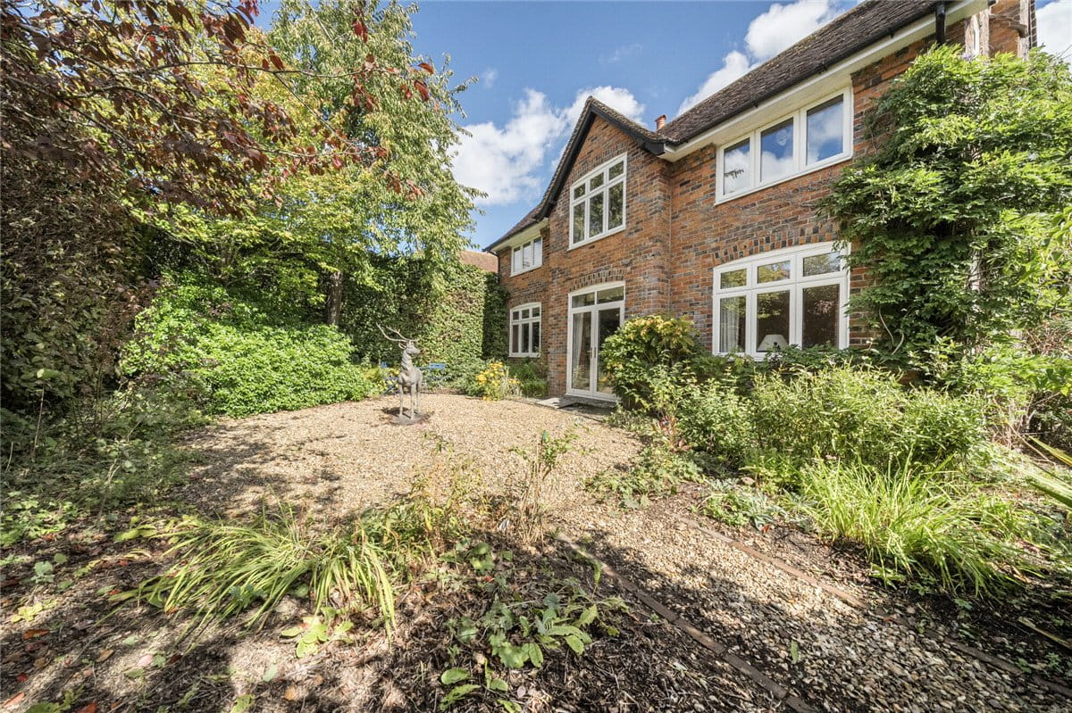5 bedroom house, Leaze Road, Marlborough SN8 - Available