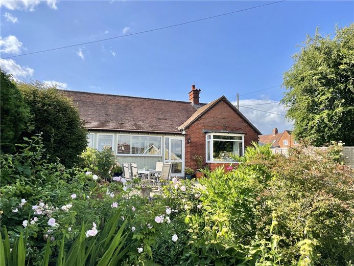 3 bedroom bungalow, Pipers Piece, Herd Street SN8 - Available