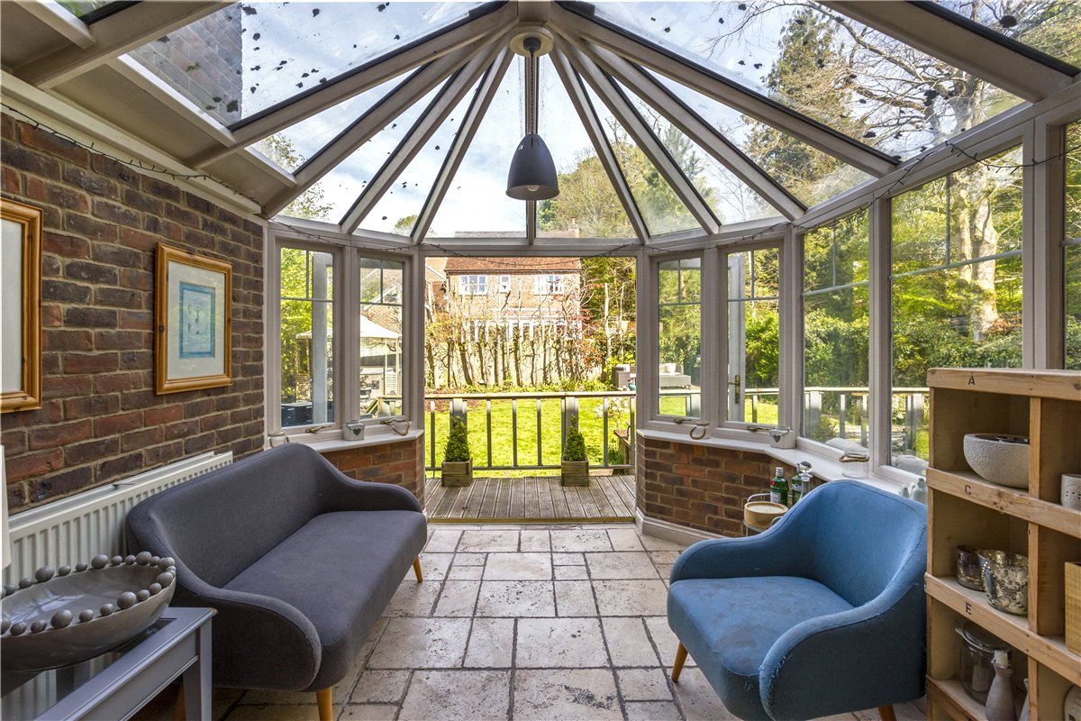 6 bedroom house, Kelham Gardens, Marlborough SN8 - Available