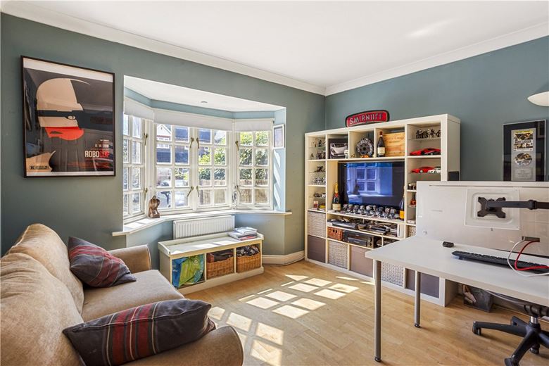 6 bedroom house, Kelham Gardens, Marlborough SN8 - Available