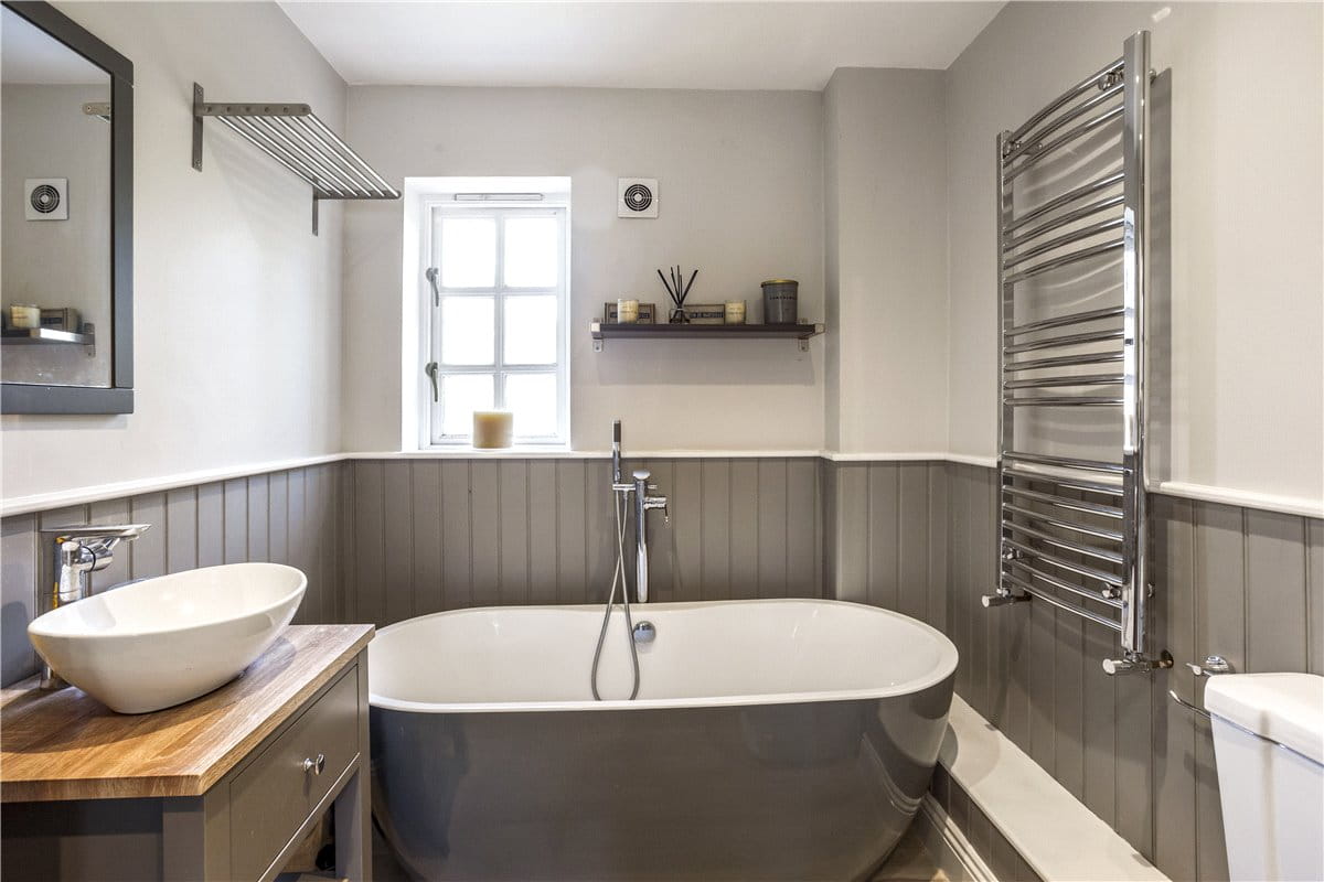 6 bedroom house, Kelham Gardens, Marlborough SN8 - Available