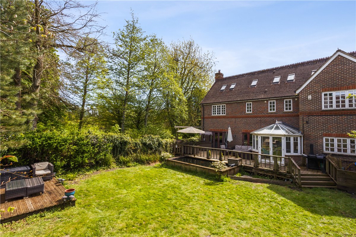 6 bedroom house, Kelham Gardens, Marlborough SN8 - Available