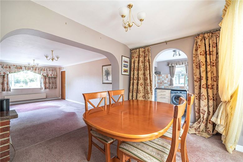 4 bedroom bungalow, High Street, Burbage SN83AR - Sold STC