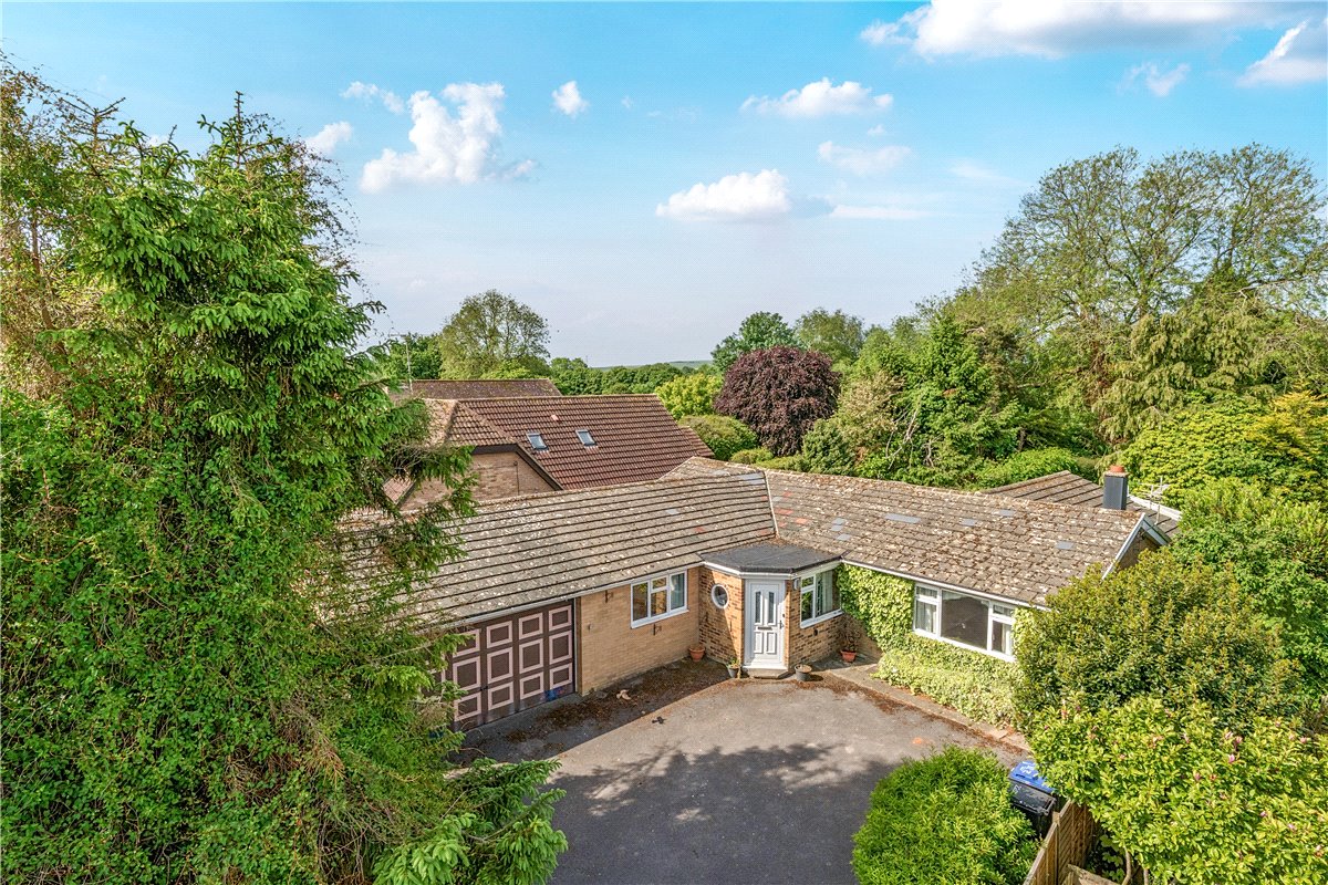 4 bedroom bungalow, High Street, Burbage SN83AR - Sold STC