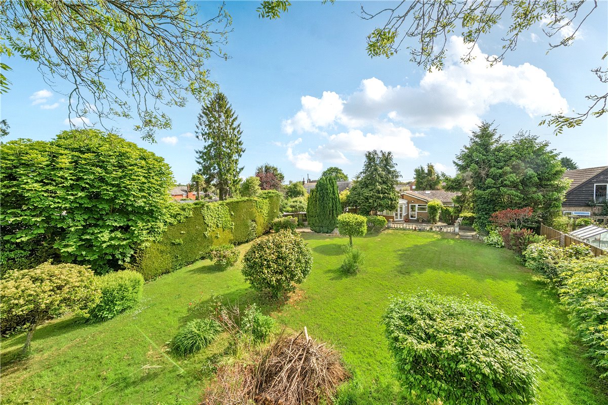 4 bedroom bungalow, High Street, Burbage SN83AR - Sold STC