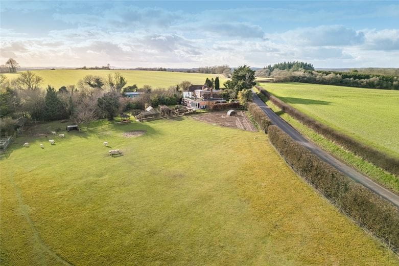 3 bedroom house, Newtown, Shalbourne SN8 - Available