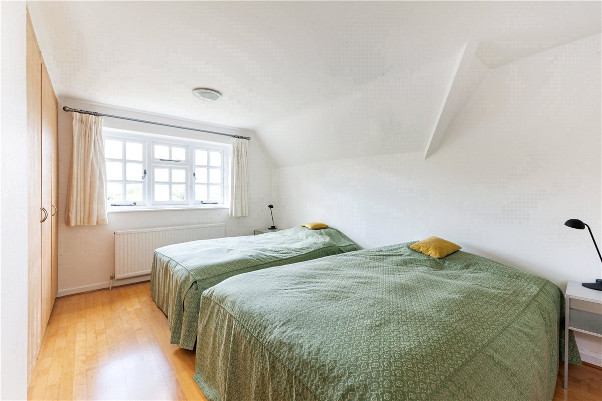 3 bedroom house, Hallam Cottages, Southend SN8 - Available