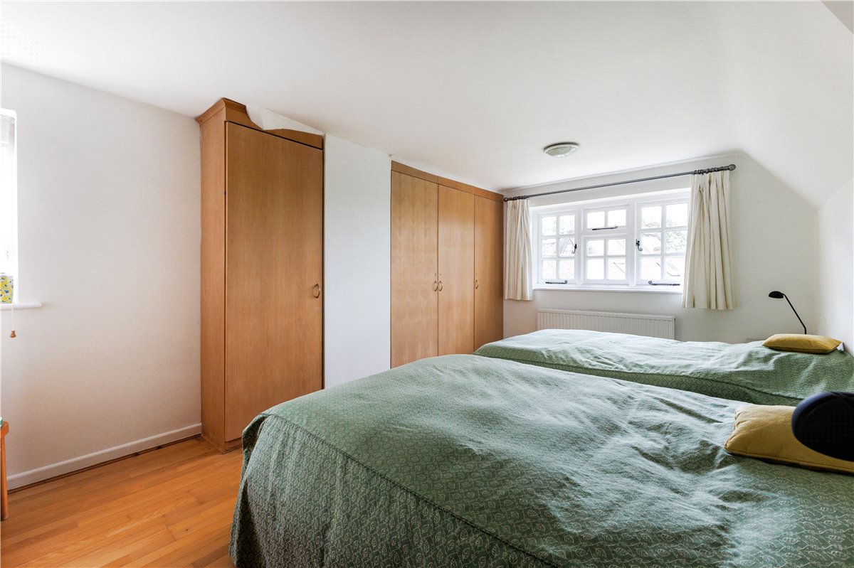 3 bedroom house, Hallam Cottages, Southend SN8 - Available