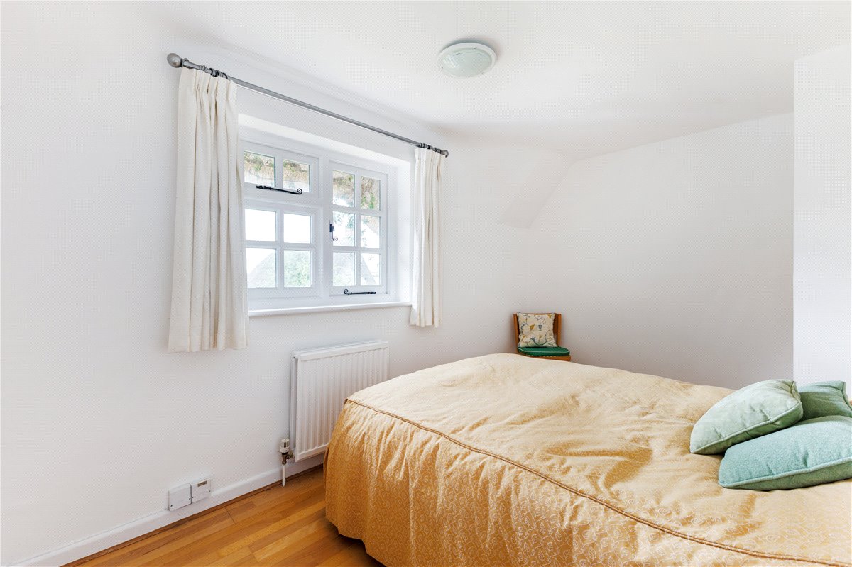 3 bedroom house, Hallam Cottages, Southend SN8 - Available