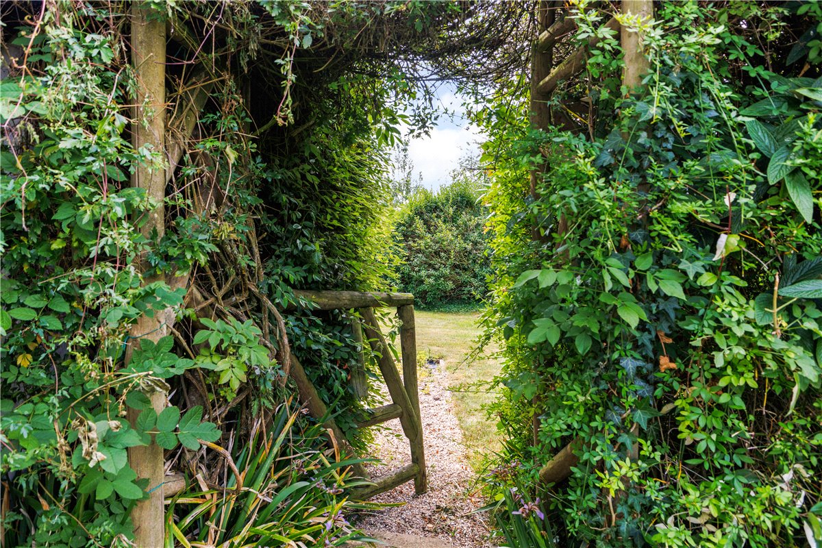 3 bedroom house, Hallam Cottages, Southend SN8 - Available