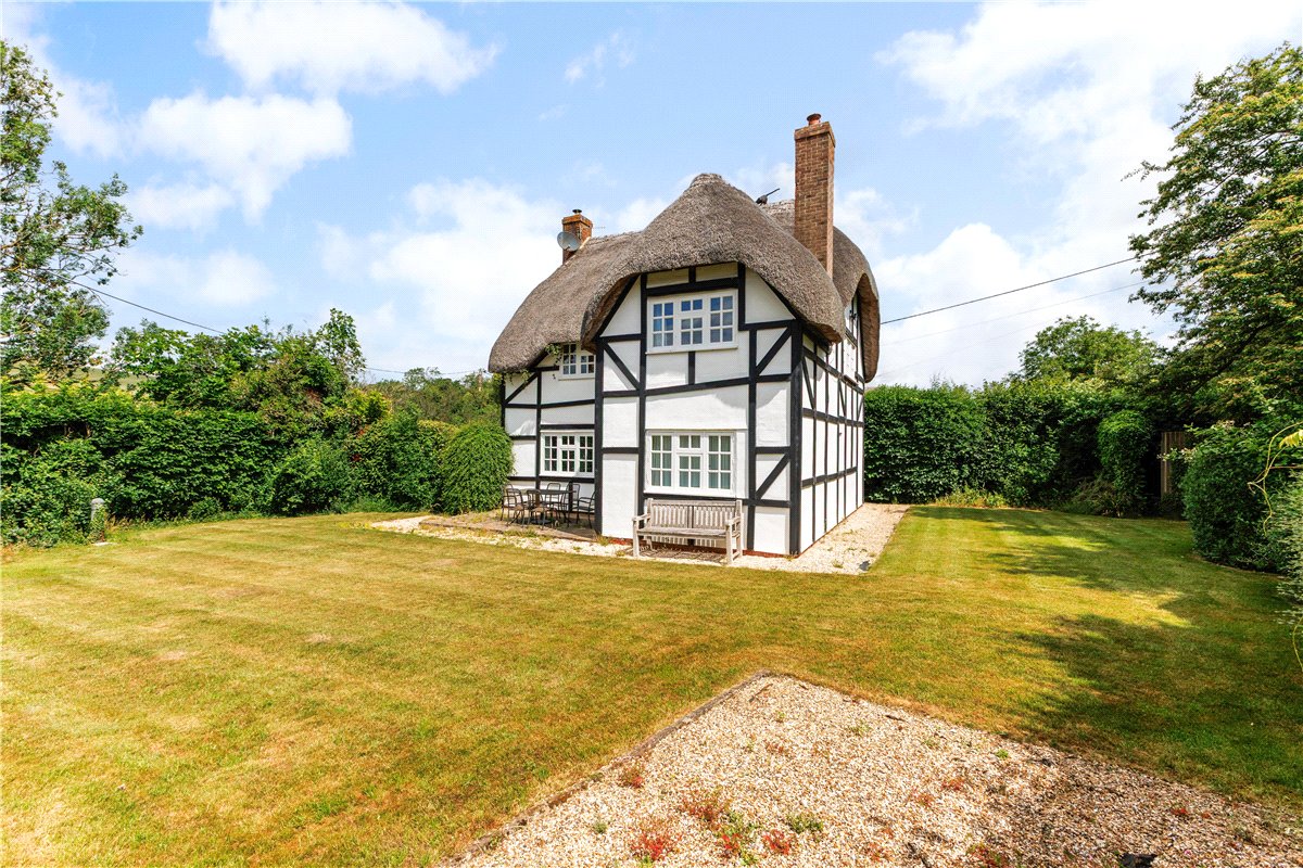 3 bedroom house, Hallam Cottages, Southend SN8 - Available