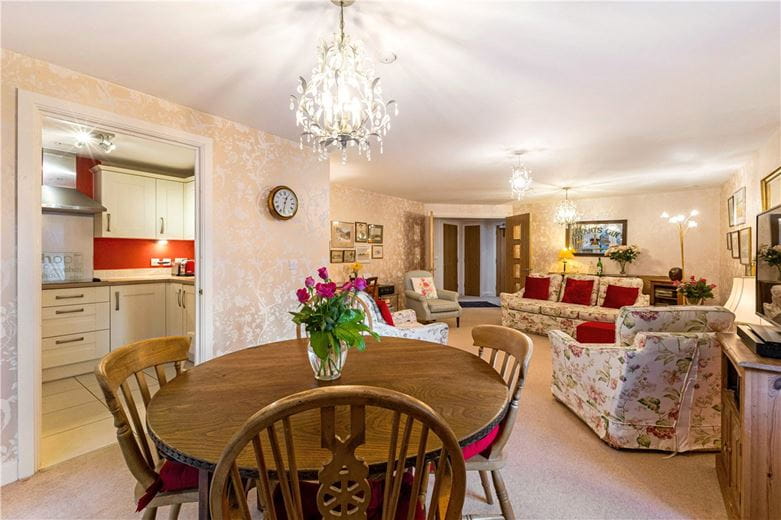 2 bedroom flat, Granham Close, Marlborough SN8 - Available