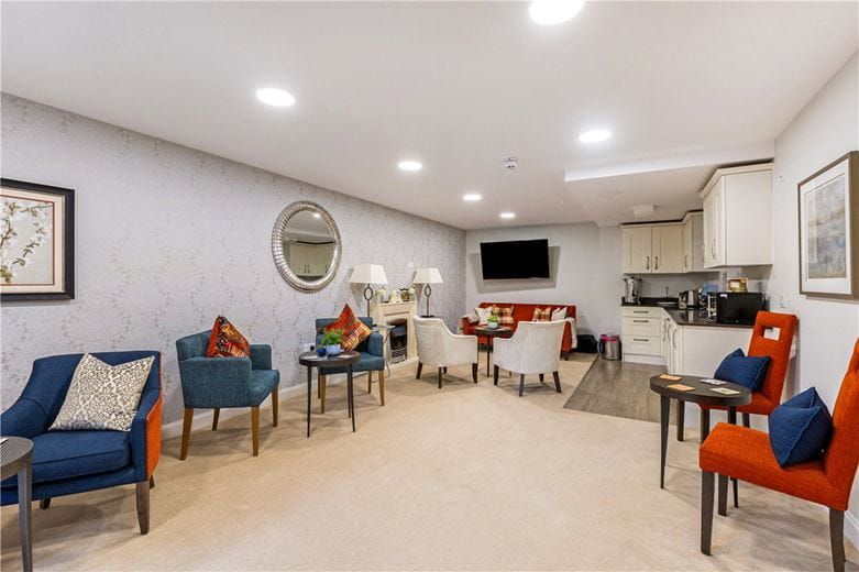 2 bedroom flat, Granham Close, Marlborough SN8 - Available