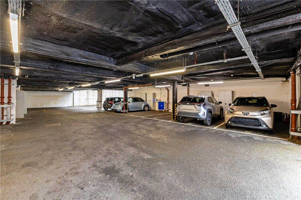 2 bedroom flat, Granham Close, Marlborough SN8 - Available