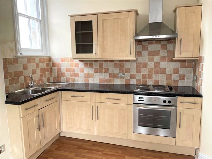 1 bedroom flat, High Street, Marlborough SN8 - Available