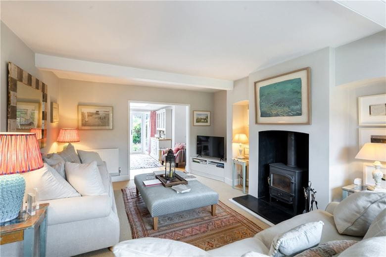 3 bedroom house, St. Johns Close, Marlborough SN8 - Available