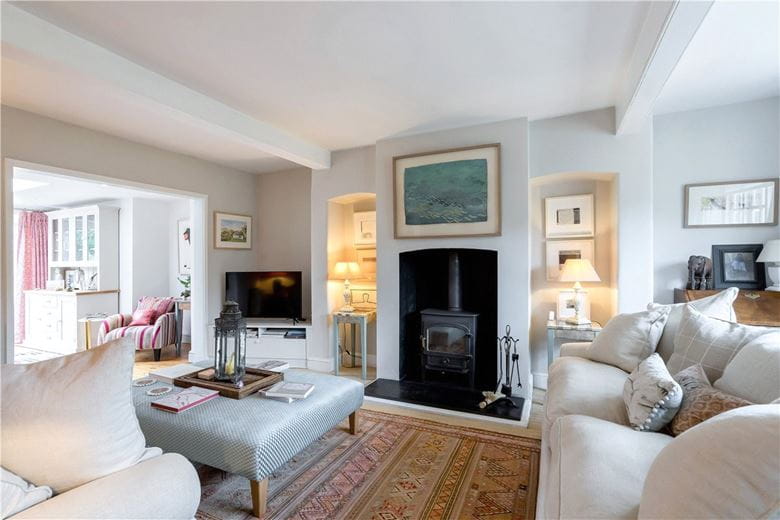 3 bedroom house, St. Johns Close, Marlborough SN8 - Available